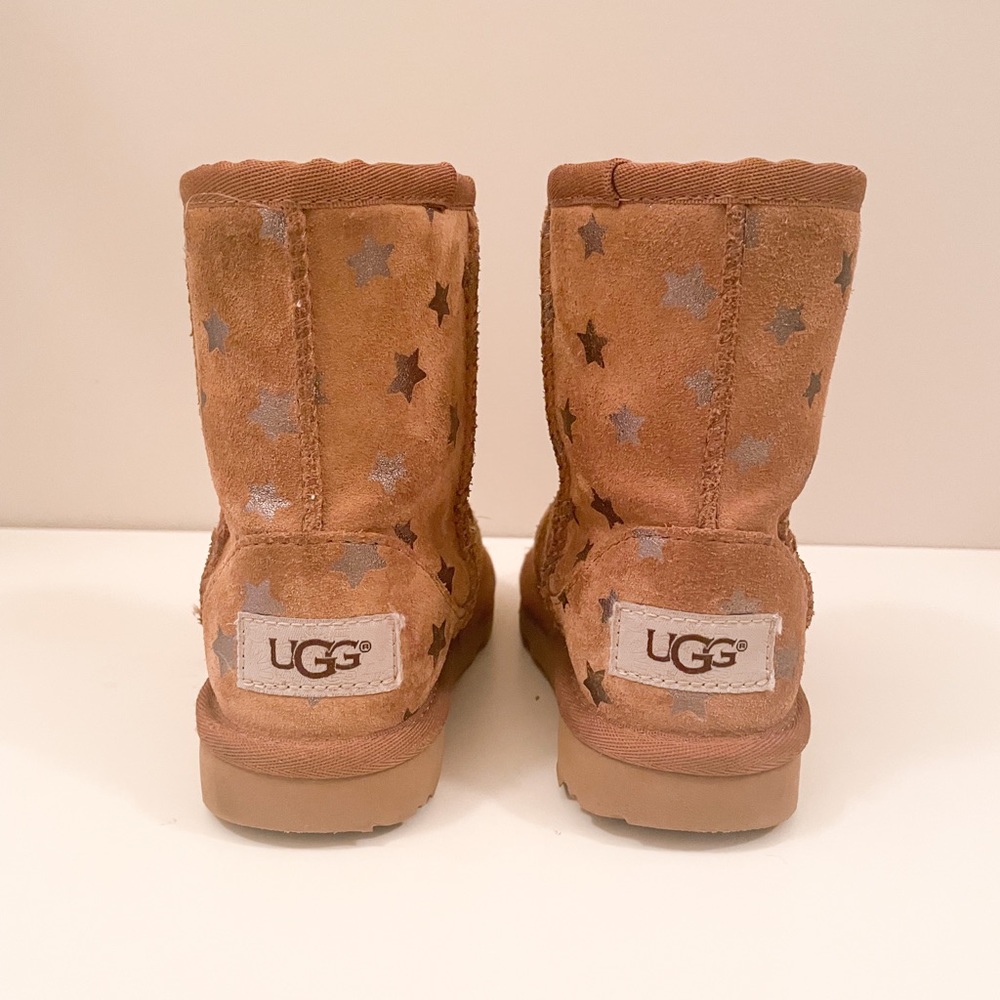 Toddler Girls UGG Boots Size 8. Classic Short II Stars Brown/Chestnut